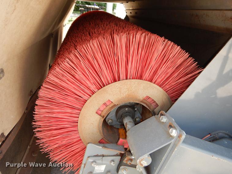 image for item DE1829 2002 GMC T7500 street sweeper truck