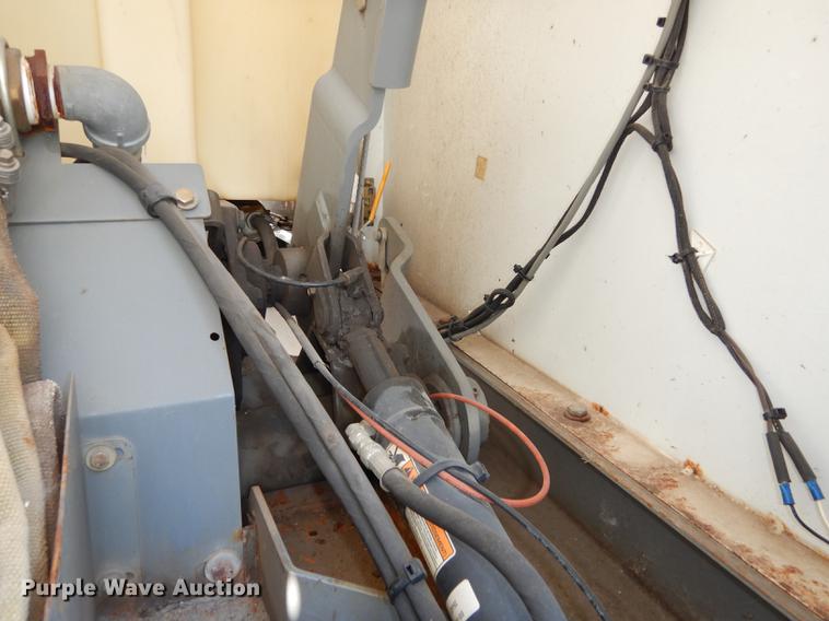 image for item DE1829 2002 GMC T7500 street sweeper truck