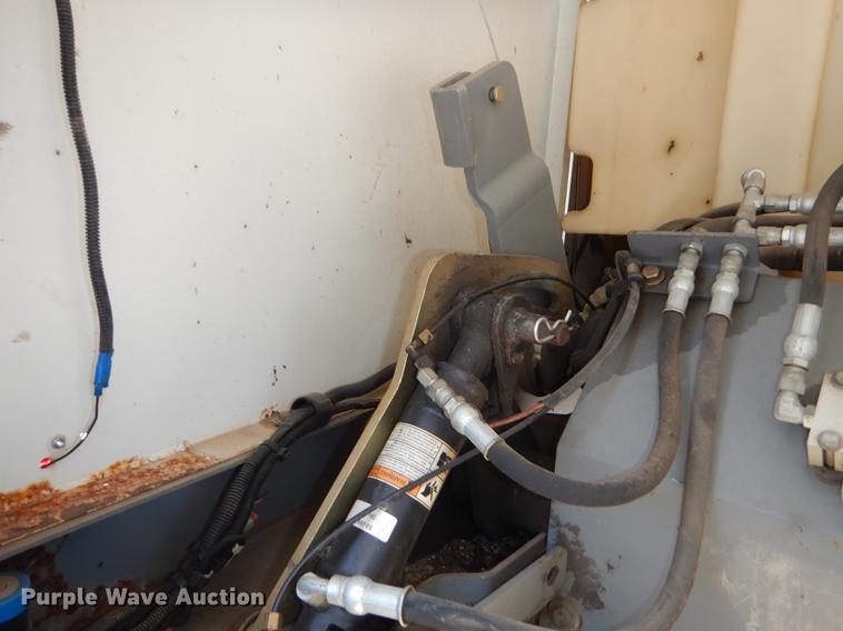 image for item DE1829 2002 GMC T7500 street sweeper truck