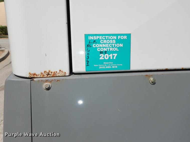 image for item DE1829 2002 GMC T7500 street sweeper truck