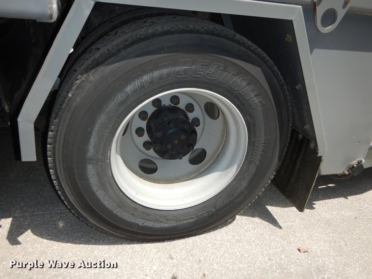 image for item DE1829 2002 GMC T7500 street sweeper truck