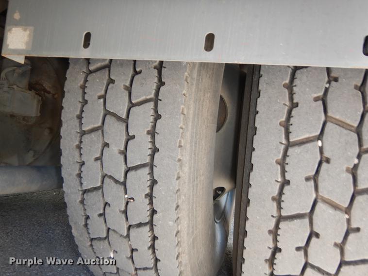 image for item DE1829 2002 GMC T7500 street sweeper truck