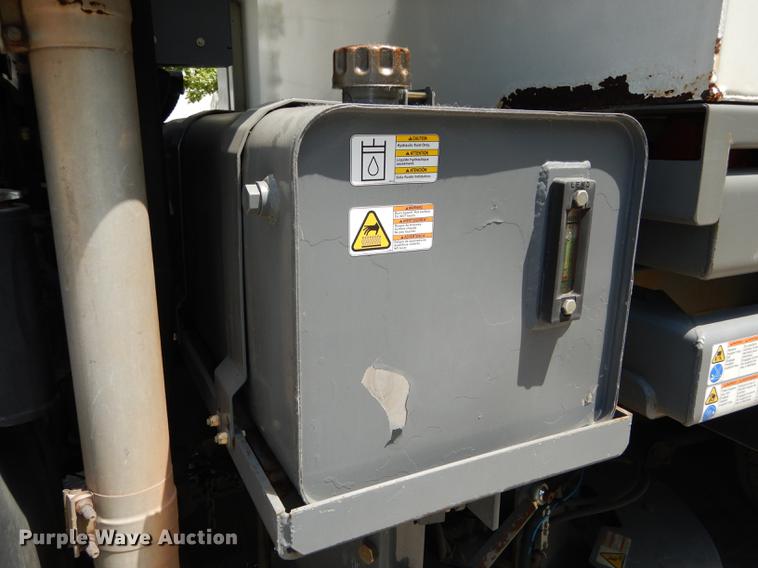 image for item DE1829 2002 GMC T7500 street sweeper truck