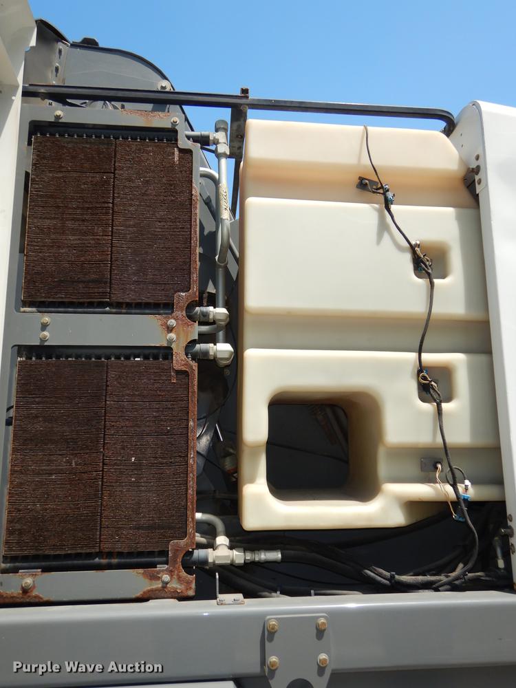 image for item DE1829 2002 GMC T7500 street sweeper truck