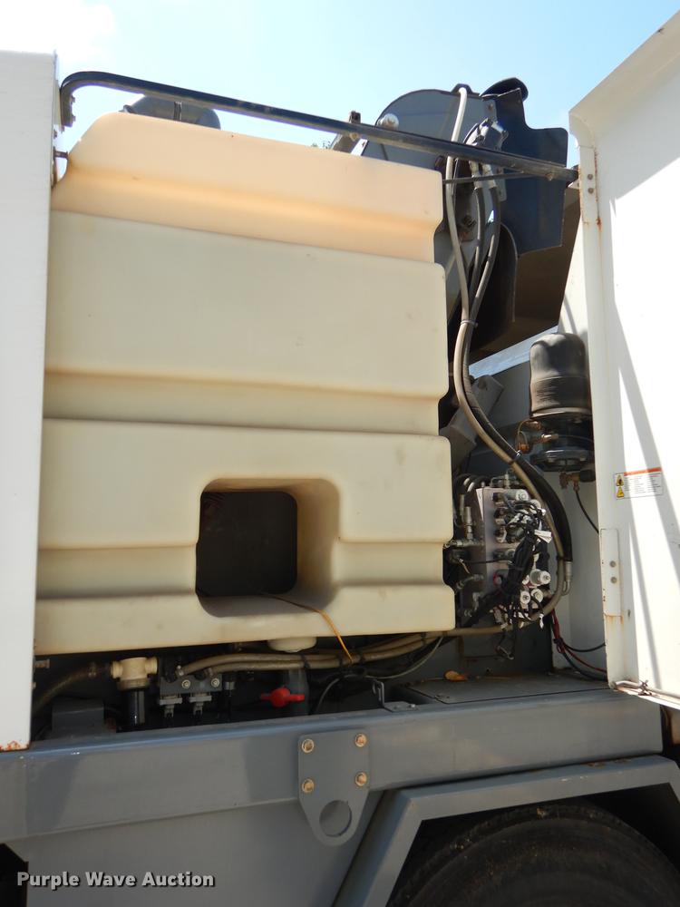 image for item DE1829 2002 GMC T7500 street sweeper truck