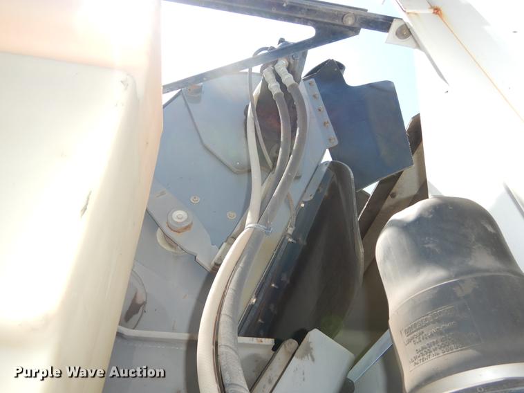 image for item DE1829 2002 GMC T7500 street sweeper truck