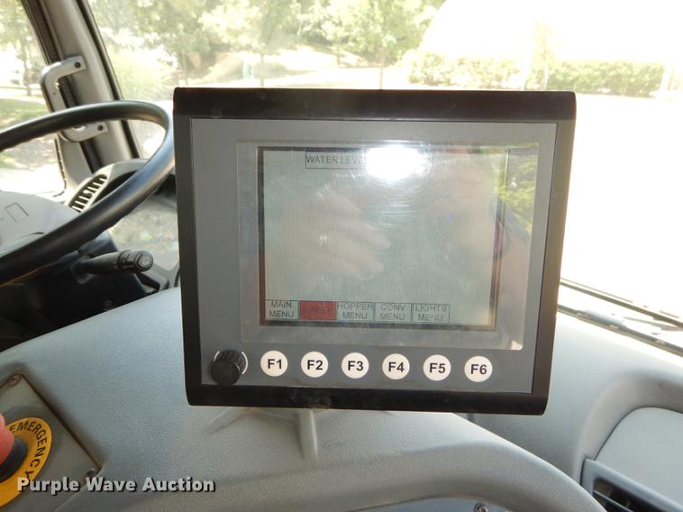 image for item DE1829 2002 GMC T7500 street sweeper truck