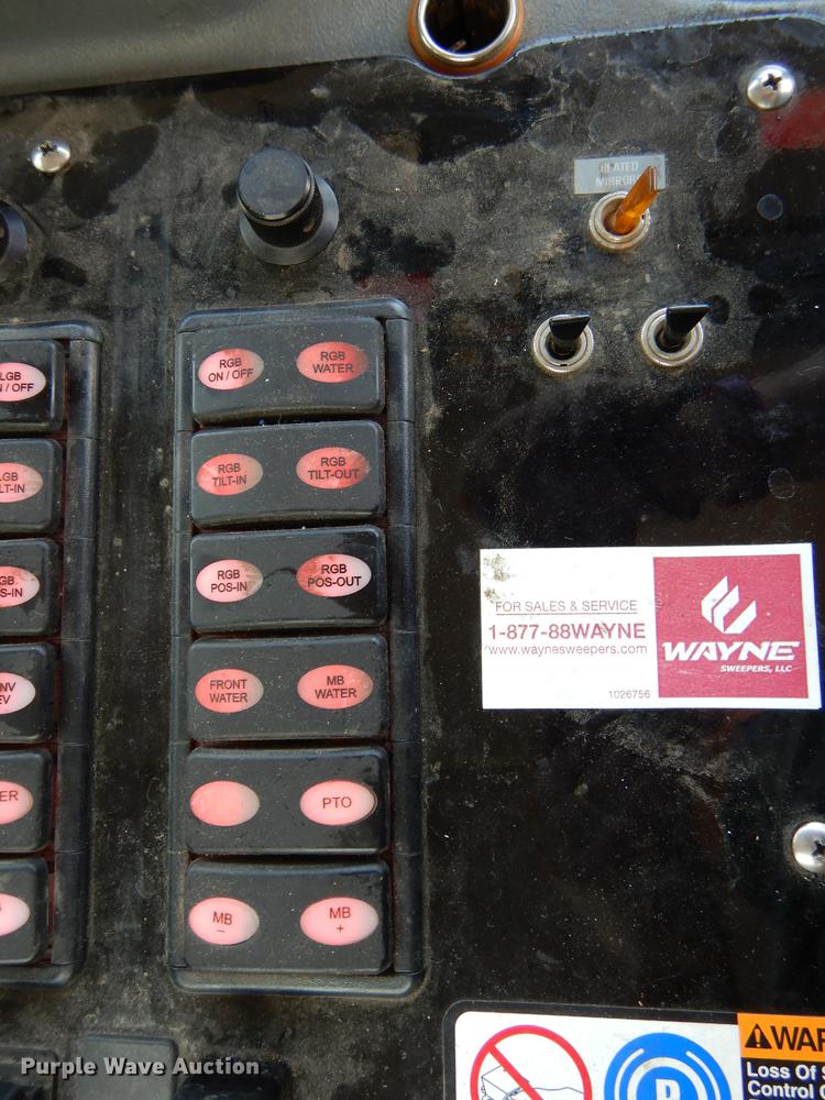 image for item DE1829 2002 GMC T7500 street sweeper truck