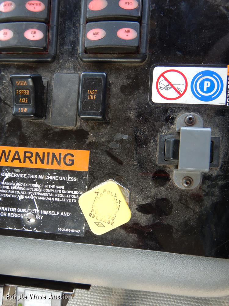 image for item DE1829 2002 GMC T7500 street sweeper truck