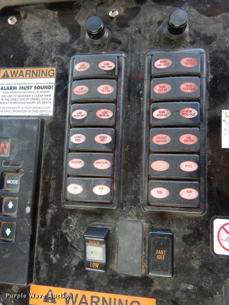 image for item DE1829 2002 GMC T7500 street sweeper truck