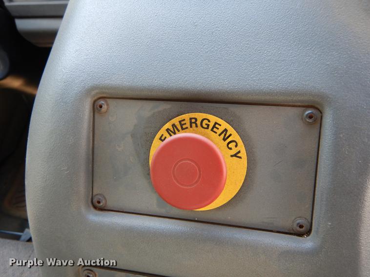 image for item DE1829 2002 GMC T7500 street sweeper truck