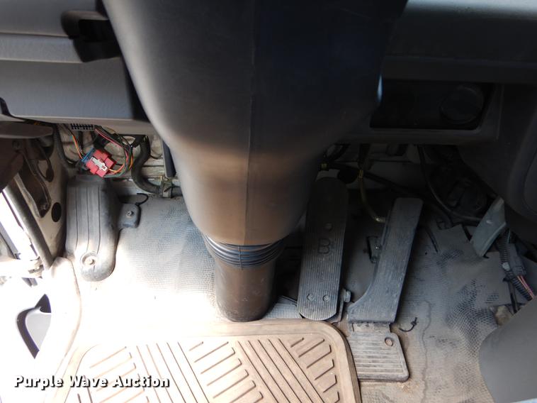 image for item DE1829 2002 GMC T7500 street sweeper truck