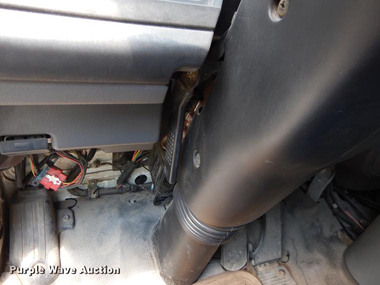 image for item DE1829 2002 GMC T7500 street sweeper truck