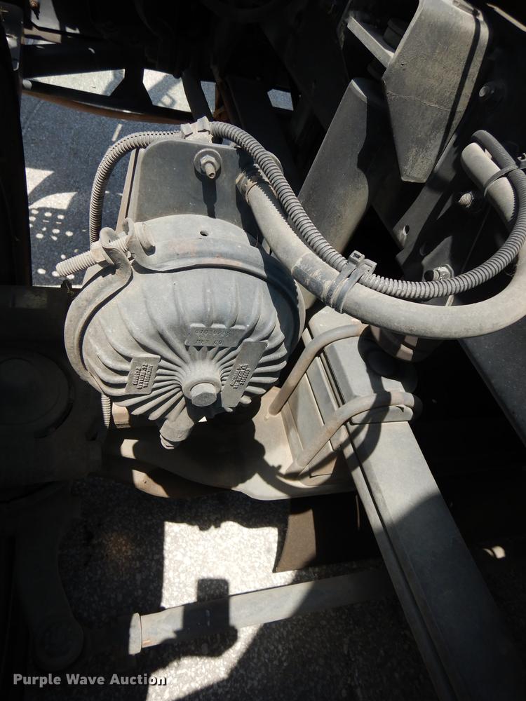 image for item DE1829 2002 GMC T7500 street sweeper truck