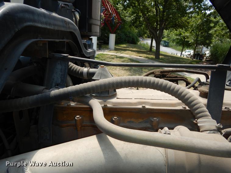 image for item DE1829 2002 GMC T7500 street sweeper truck