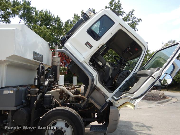 image for item DE1829 2002 GMC T7500 street sweeper truck