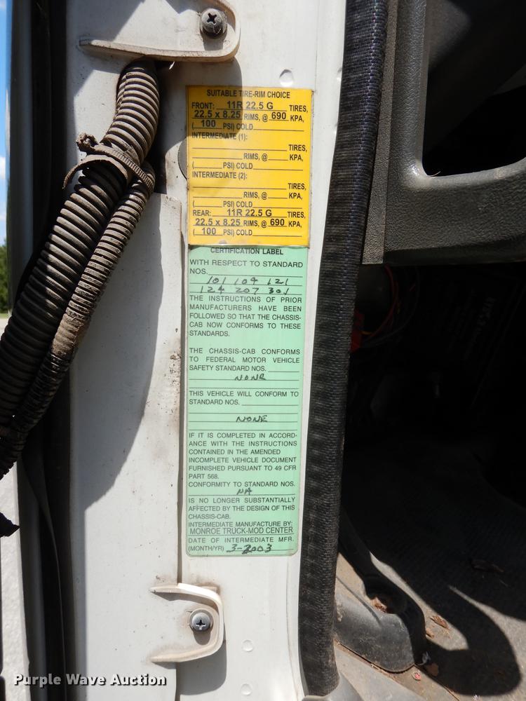 image for item DE1829 2002 GMC T7500 street sweeper truck