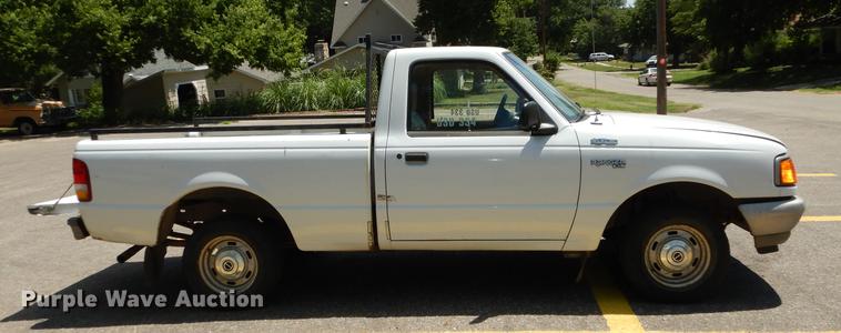 image for item DE1852 1996 Ford Ranger XL pickup truck