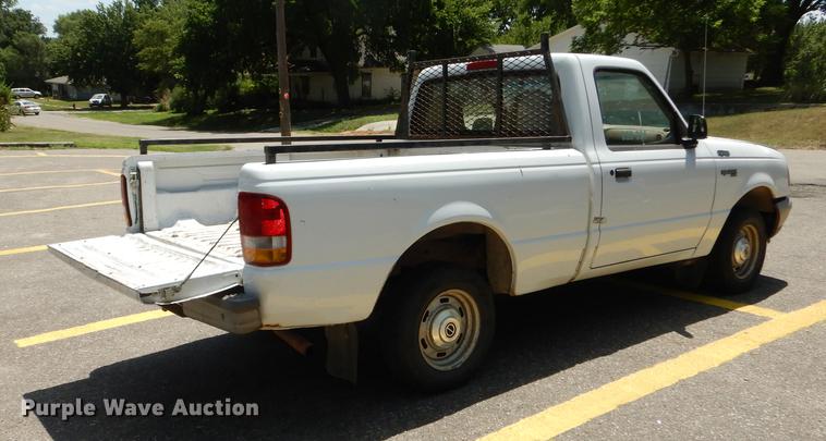 image for item DE1852 1996 Ford Ranger XL pickup truck