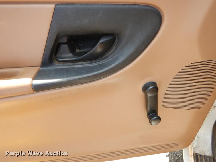 image for item DE1852 1996 Ford Ranger XL pickup truck