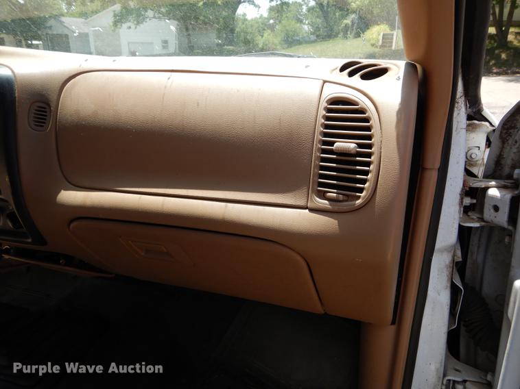 image for item DE1852 1996 Ford Ranger XL pickup truck