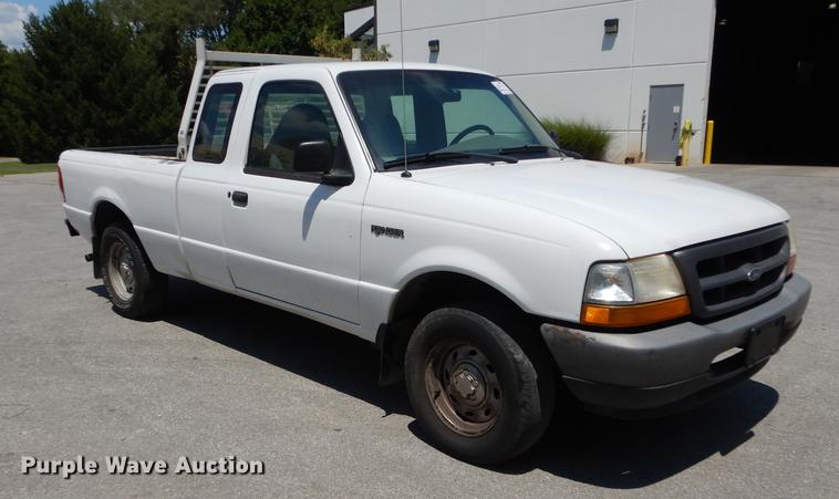 image for item DE1855 2000 Ford Ranger SuperCab pickup truck