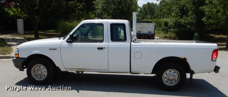 image for item DE1855 2000 Ford Ranger SuperCab pickup truck