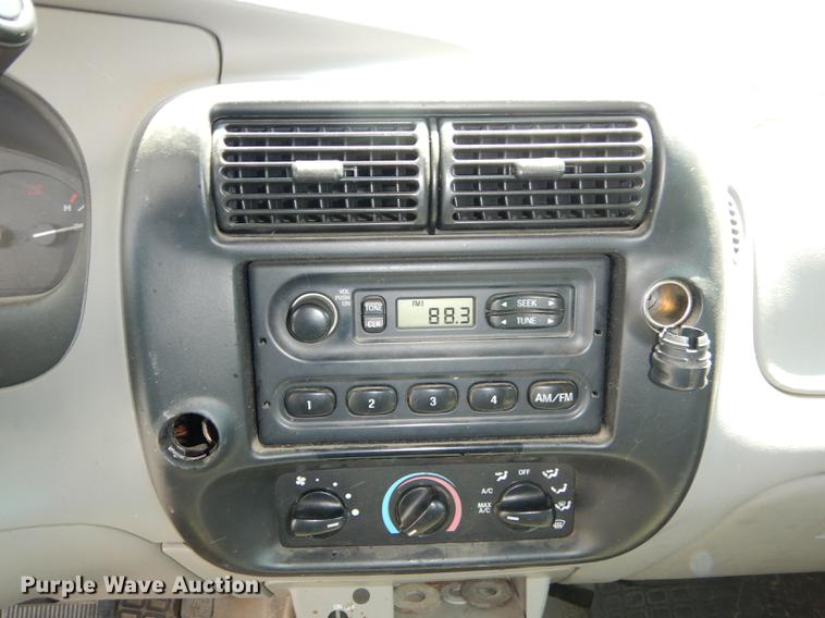 image for item DE1855 2000 Ford Ranger SuperCab pickup truck