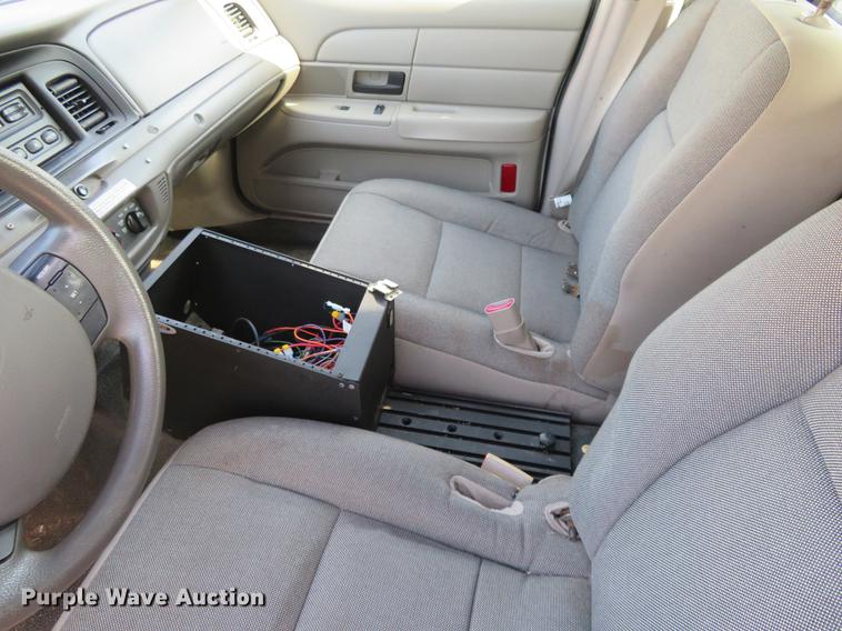 image for item DE6337 2011 Ford Crown Victoria Police Interceptor