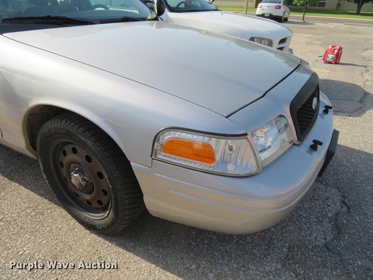 image for item DE6337 2011 Ford Crown Victoria Police Interceptor