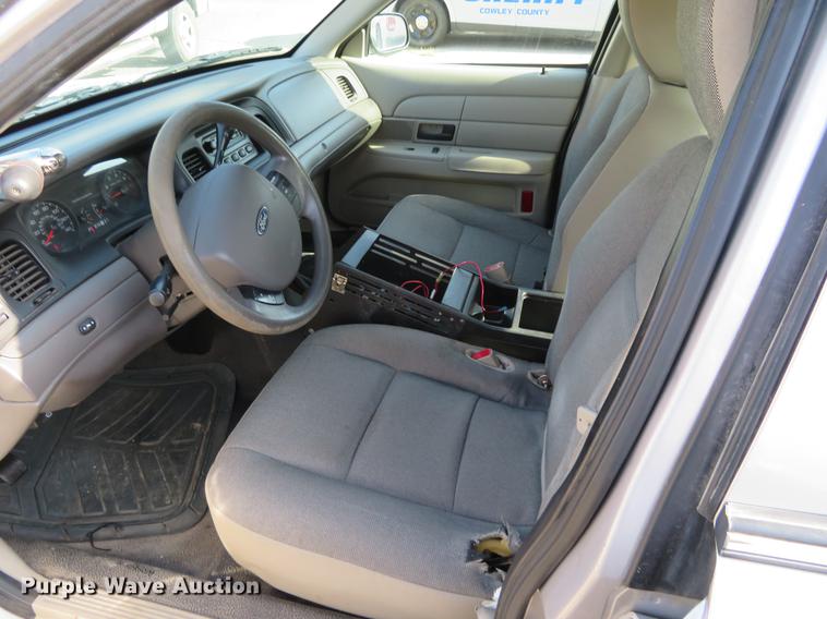 image for item DE6338 2011 Ford Crown Victoria Police Interceptor