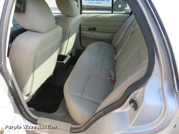 image for item DE6338 2011 Ford Crown Victoria Police Interceptor