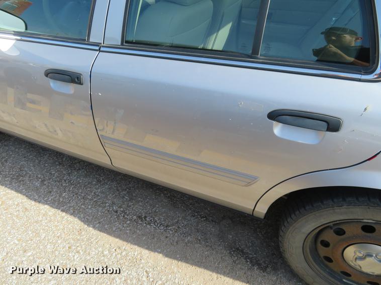 image for item DE6338 2011 Ford Crown Victoria Police Interceptor