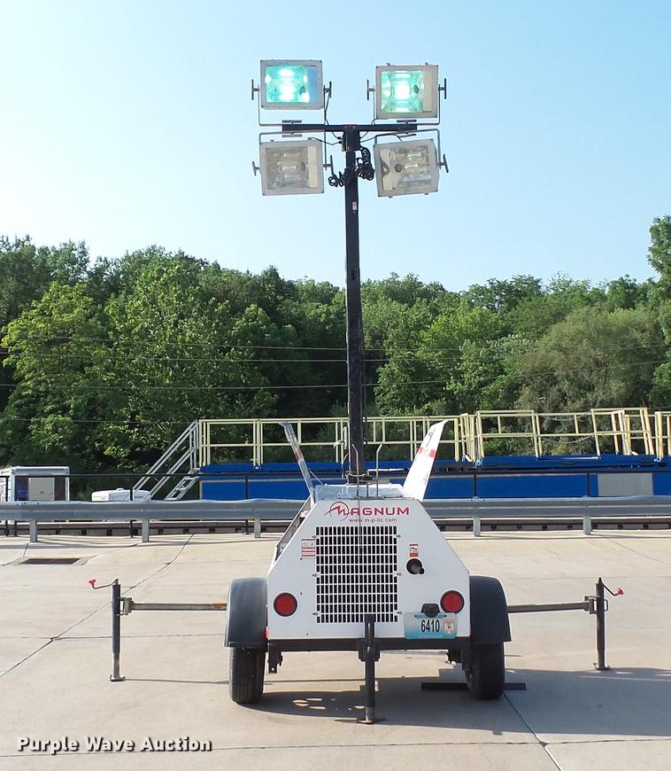 image for item DM9915 2007 Magnum MLT4200 light plant