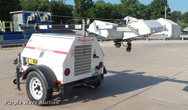 image for item DM9915 2007 Magnum MLT4200 light plant