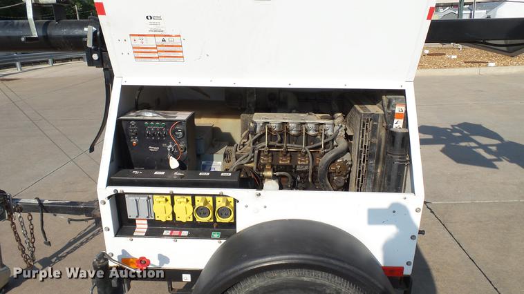 image for item DM9915 2007 Magnum MLT4200 light plant