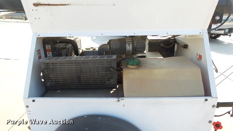 image for item DM9915 2007 Magnum MLT4200 light plant