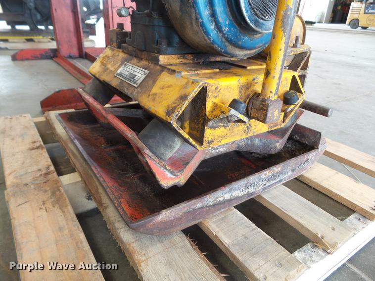 image for item DZ9377 Case Vibromax AW1250B compactor