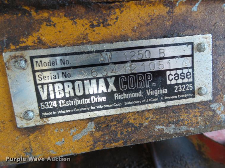 image for item DZ9377 Case Vibromax AW1250B compactor