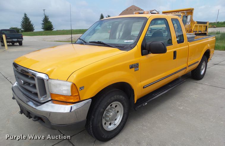 image for item DZ9379 1999 Ford F250 Super Duty SuperCab pickup truck