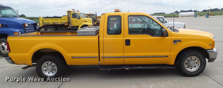 image for item DZ9379 1999 Ford F250 Super Duty SuperCab pickup truck