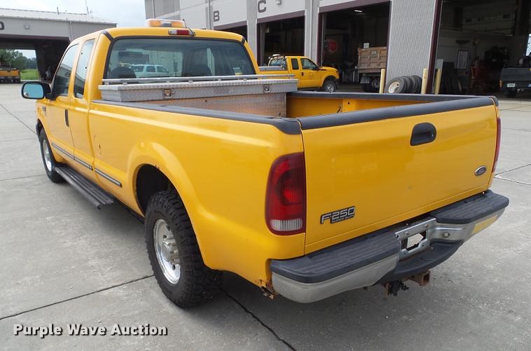 image for item DZ9379 1999 Ford F250 Super Duty SuperCab pickup truck