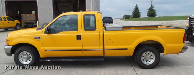 image for item DZ9379 1999 Ford F250 Super Duty SuperCab pickup truck