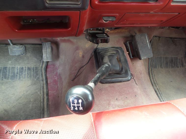 image for item DZ9380 1992 Ford F250 SuperCab flatbed pickup truck