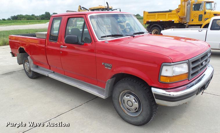 image for item DZ9381 1997 Ford F250 SuperCab pickup truck