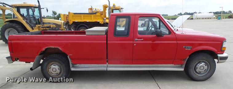 image for item DZ9381 1997 Ford F250 SuperCab pickup truck