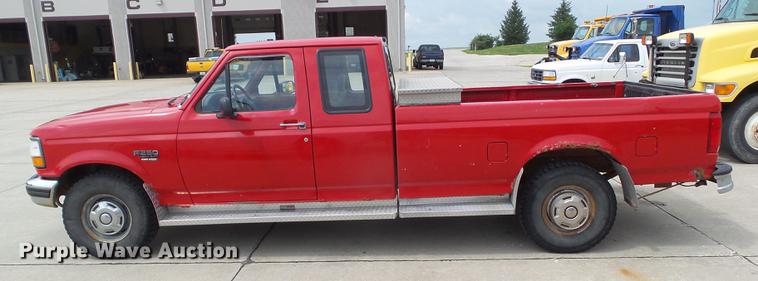 image for item DZ9381 1997 Ford F250 SuperCab pickup truck