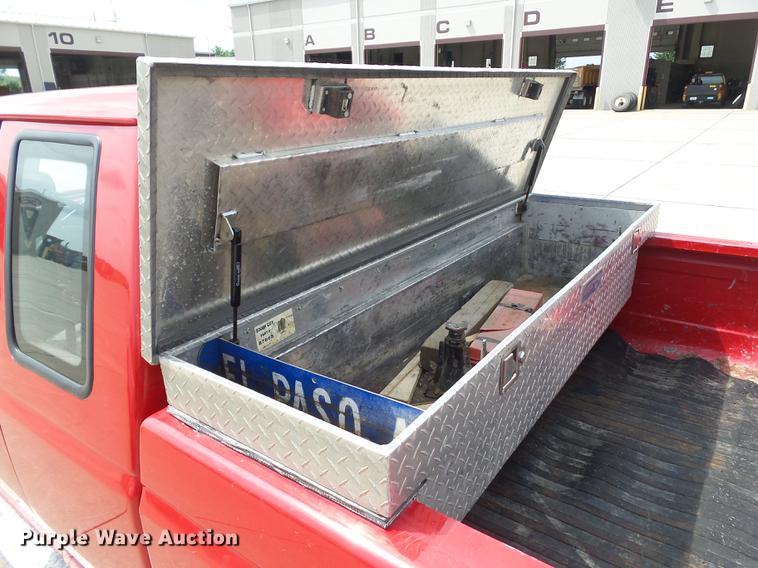 image for item DZ9381 1997 Ford F250 SuperCab pickup truck