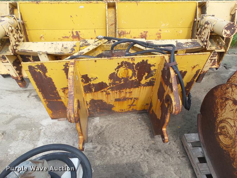 image for item DZ9389 Henke 11'W loader blade