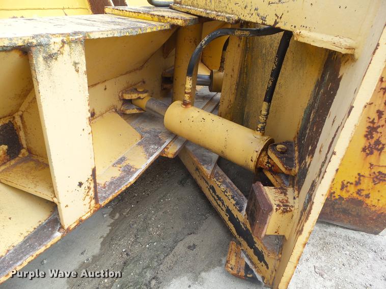 image for item DZ9389 Henke 11'W loader blade